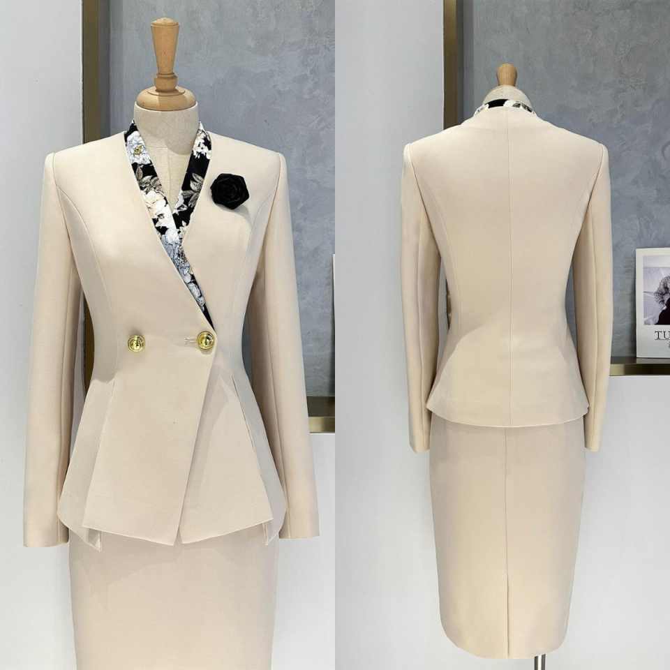 Elegante Completo da Donna con - Women Formal Wear For Conference recensione e prezzo