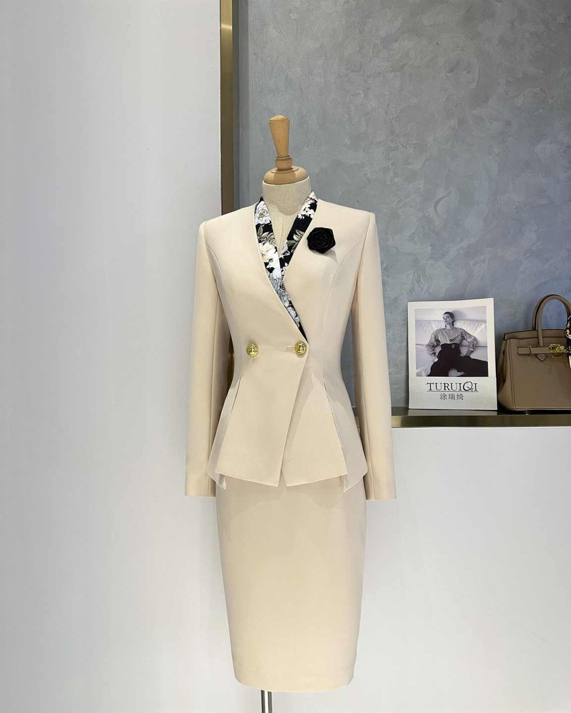 Elegante Completo da Donna con - Women Formal Wear For Conference recensione e prezzo