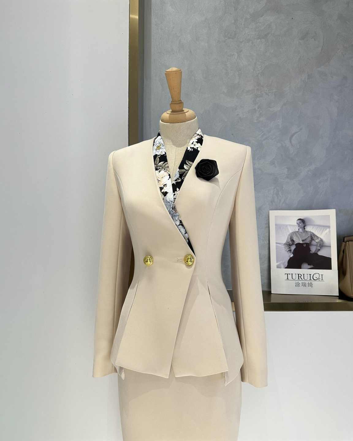 Elegante Completo da Donna con - Women Formal Wear For Conference recensione e prezzo
